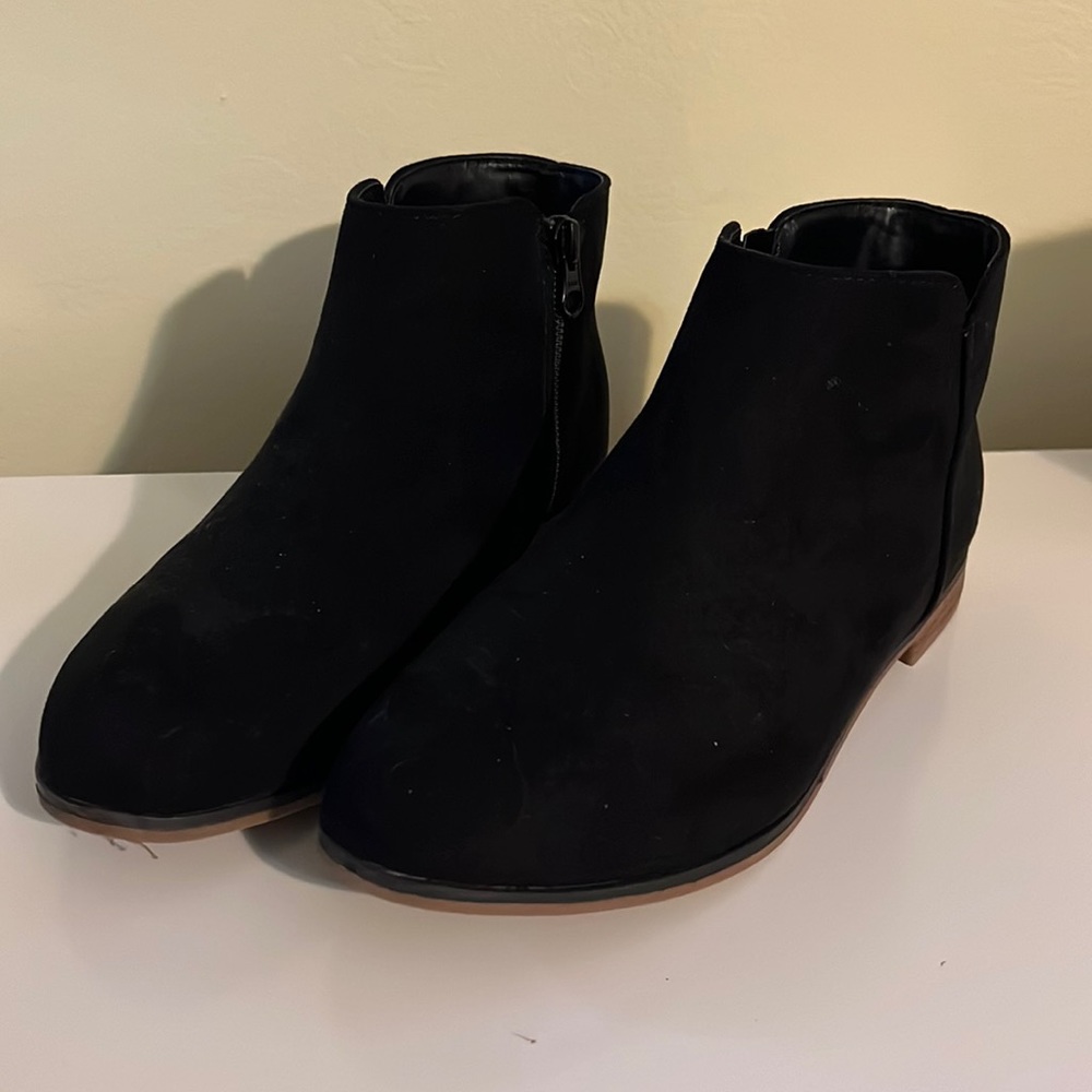 Size 5 suede black booties